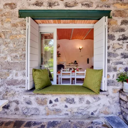 Hébergement de vacances La Casetta Nel Bosco - Hot Tube And Sauna Lierna