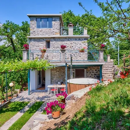 La Casetta Nel Bosco - Hot Tube And Sauna