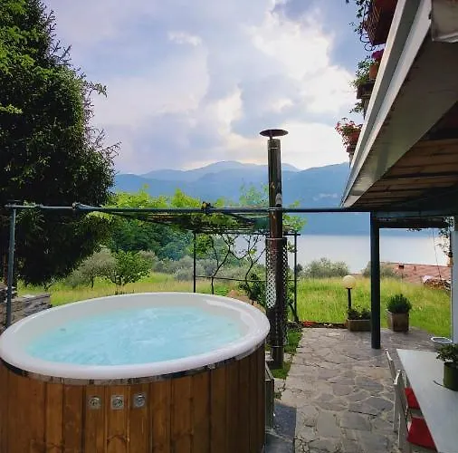 La Casetta Nel Bosco - Hot Tube And Sauna بيت للعطل *