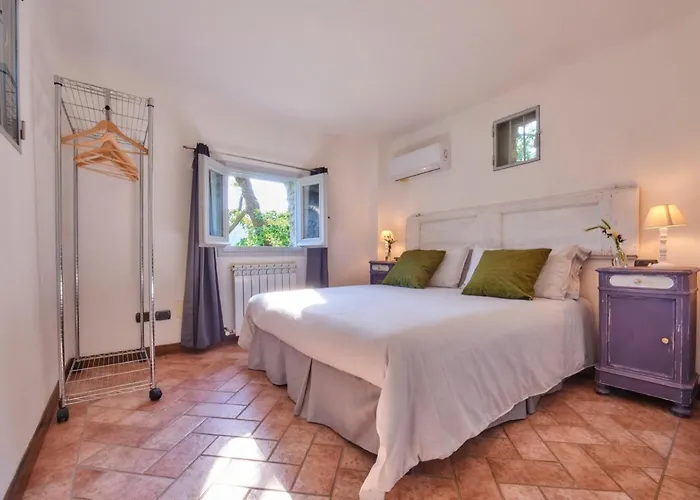 La Casetta Nel Bosco - Hot Tube And Sauna بيت للعطل ليرنا